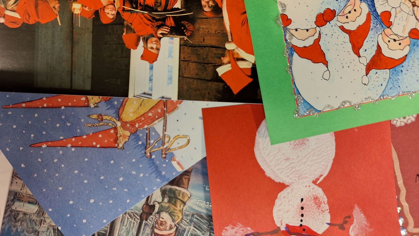 Kollaasi joulukorteista.