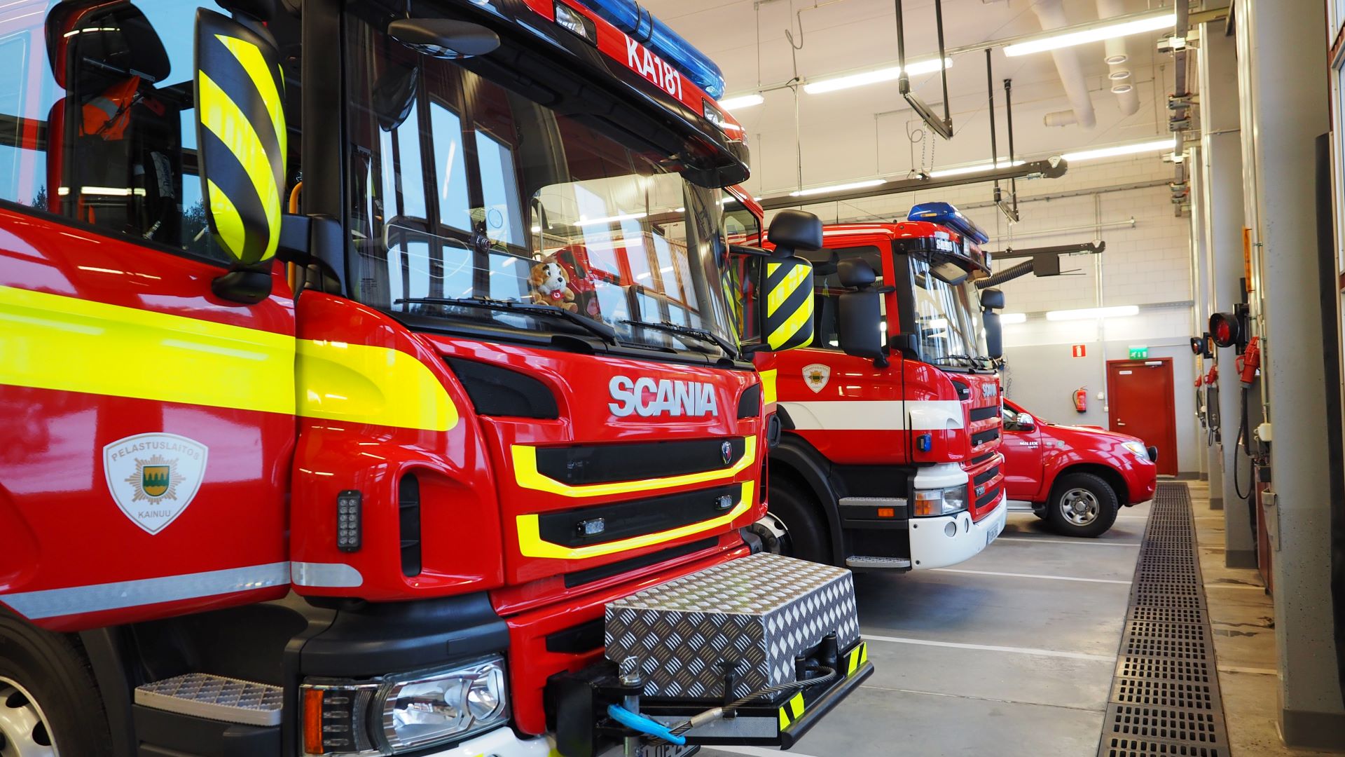 kuvituskuvassa paloautoja.