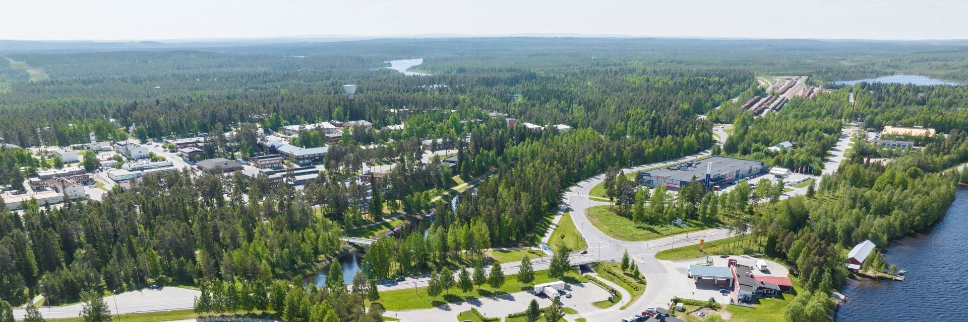 ilmakuva, kesäinen näkymä Suomussalmen keskustaan.